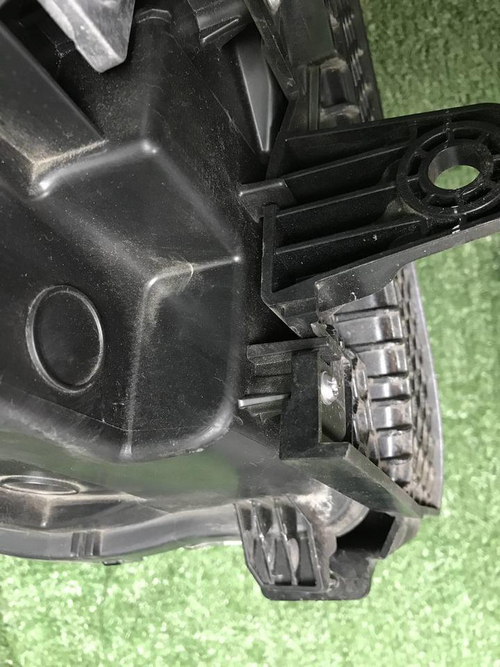 Фара правая Geely Tugella (2019-2024) LED