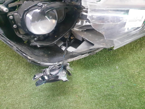 Битая Фара правая Genesis G70 (2017-2021) LED