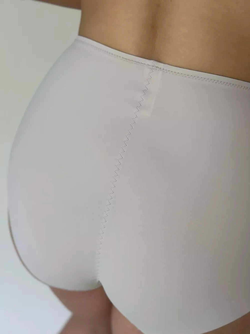 Бесшовные слипы с высокой посадкой, утягивающие живот