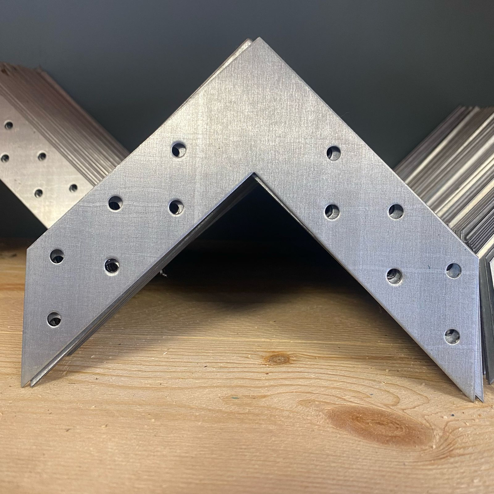 Угловой соединитель 145х145х35