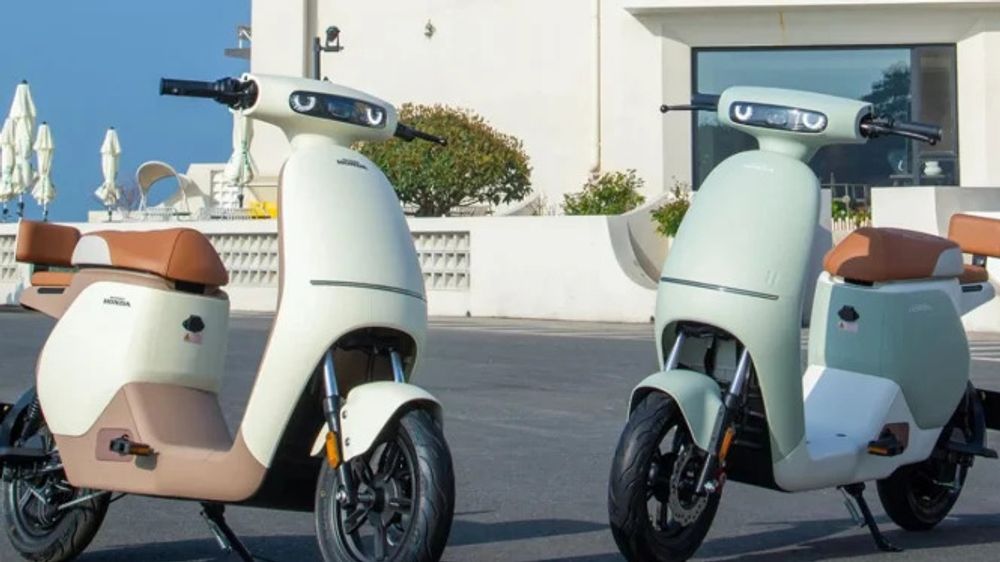 Скутер Honda U-Qe электрический, белый