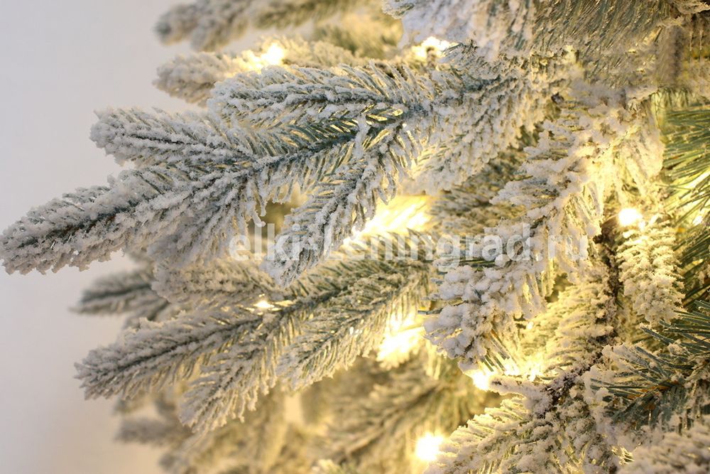 Заснеженная ель с гирляндой «Россо» теплый свет (Литая+пвх) 150 см / 1,5 м