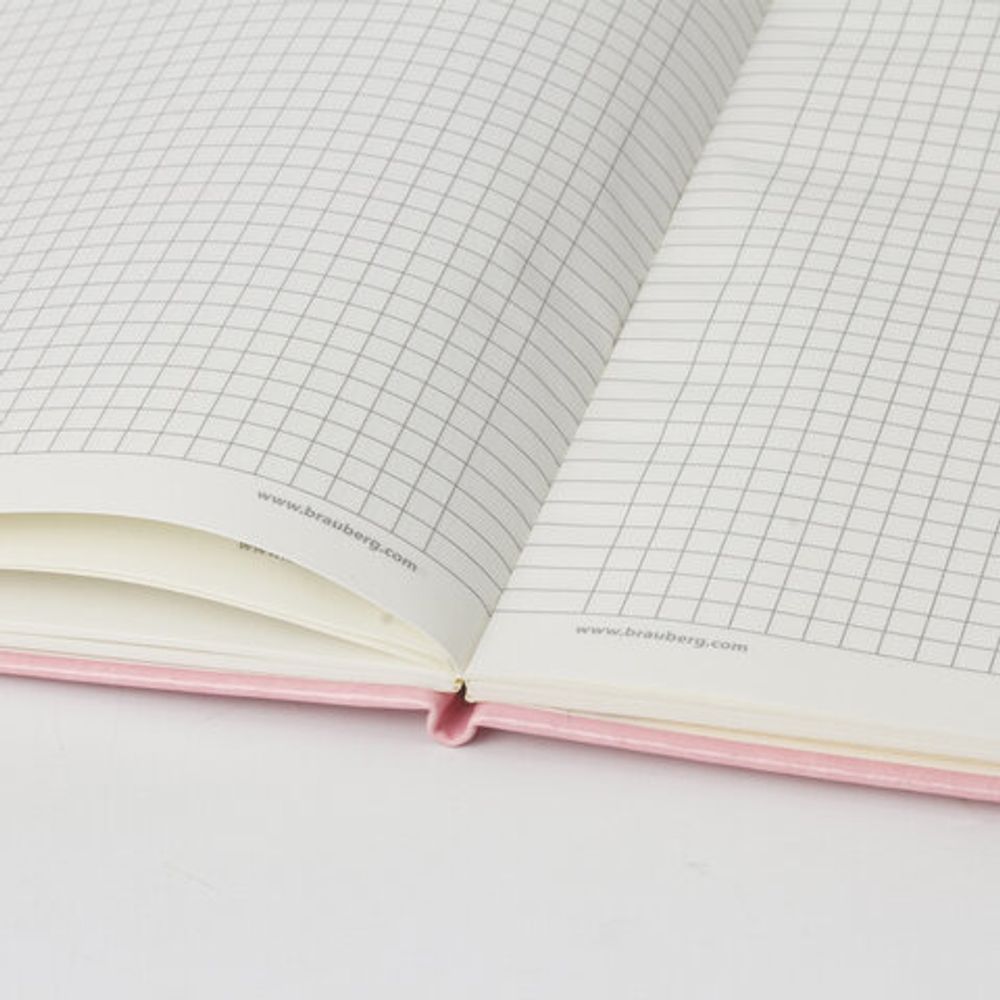 Блокнот в клетку с резинкой А5 (148x218 мм), 80 л., под кожу розовый BRAUBERG "Metropolis Special", 111579