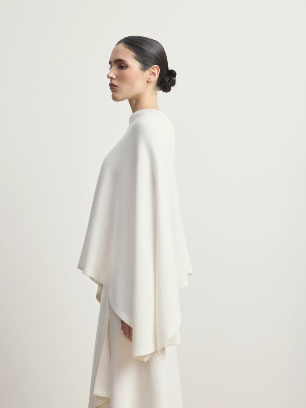 Пончо «Soft Flow» молочный