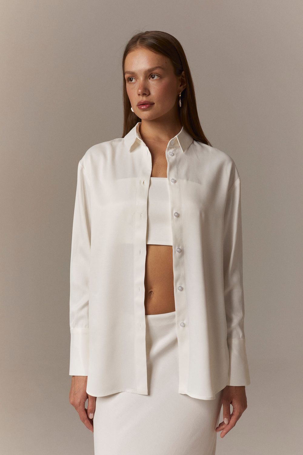 Рубашка атласная белая