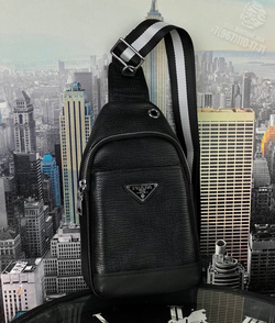 Нагрудная сумка-слинг Prada