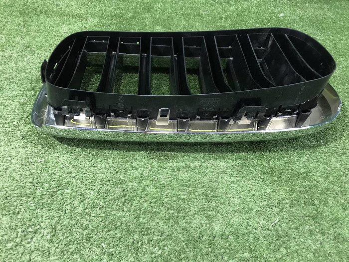 Решетка радиатора левая BMW X5 F15 X6 F16 (2013-2018)