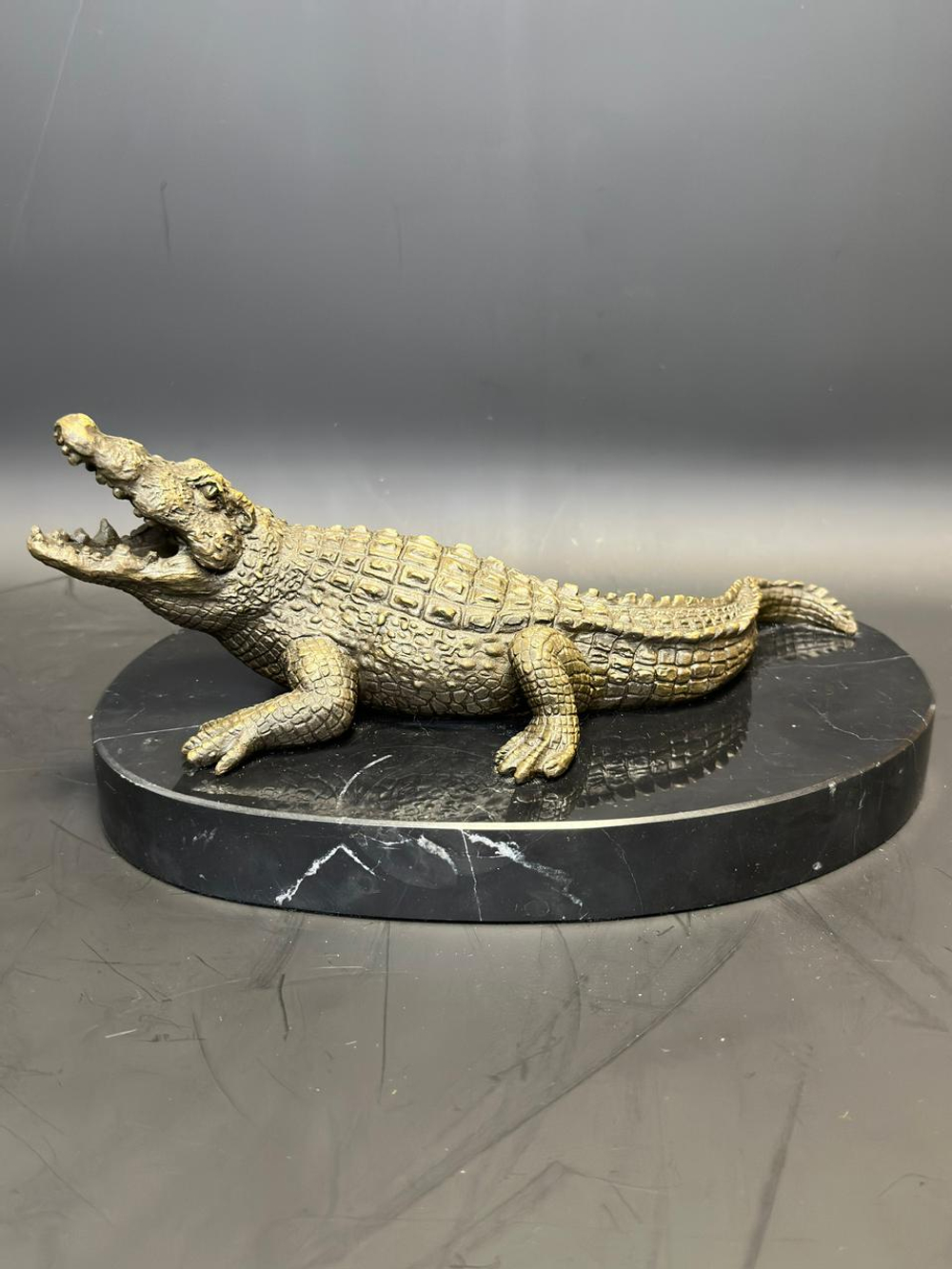 Бронзовая скульптура «Крокодил»