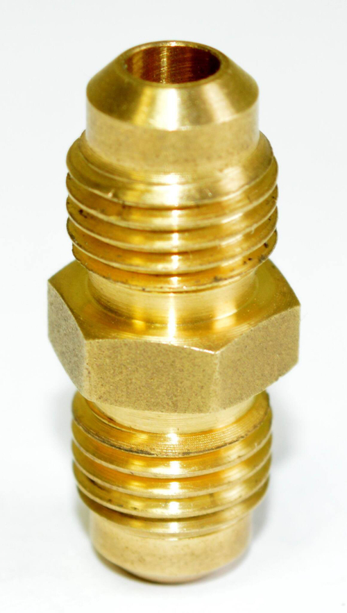 Штуцер U2-04 (1/4" SAE-1/4" SAE)