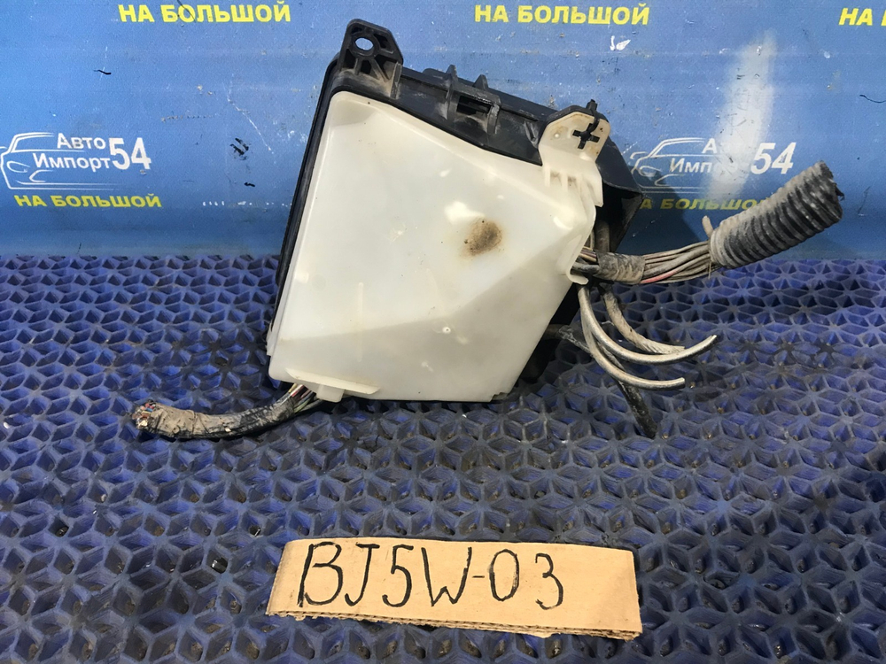 Блок предохранителей подкапотный MAZDA FAMILIA 2001