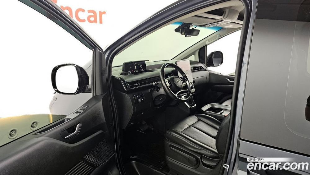 Hyundai Staria Cargo 5-и местный (01.2022)