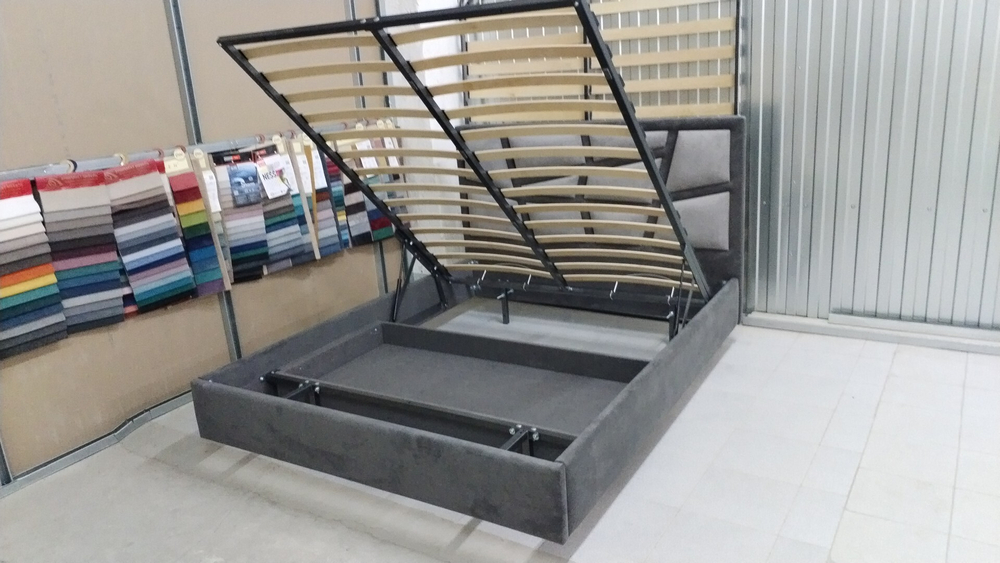 Мебель для спальни ( кровати, прикроватные тумбы )