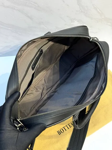 Кожаный портфель Bottega Veneta Intrecciato на молнии с плечевым ремнем
