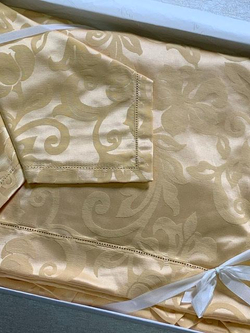 Скатерть 170х220 и 8 салфеток Gamba 9205 Oro золотая