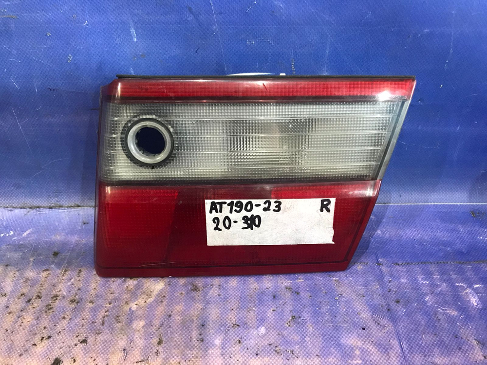 Вставка багажника правая TOYOTA CARINA E 1997