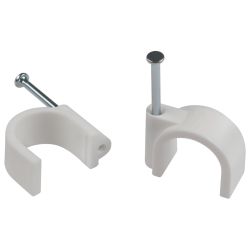 Скоба пластиковая ЭРА NO-224-579 крепежная круглая 25 мм белая (50 шт/уп)