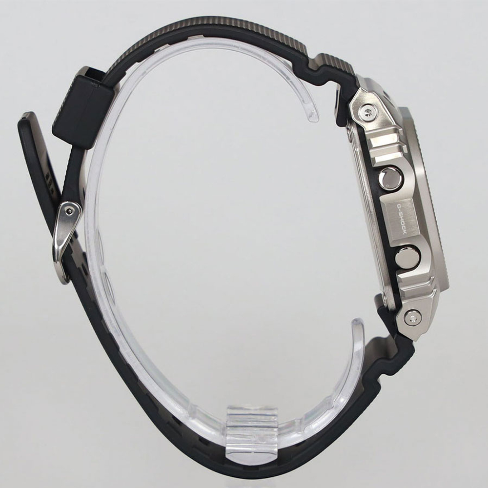 Мужские наручные часы Casio G-Shock GM-5600M-1