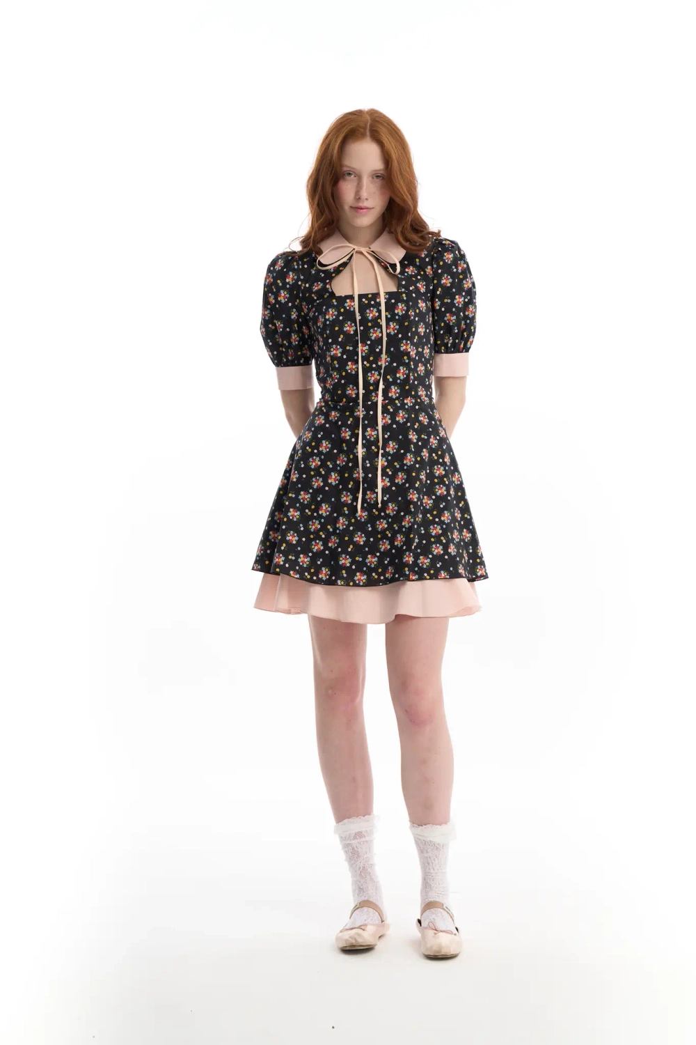 Платье-мини корсетное с отложным воротником