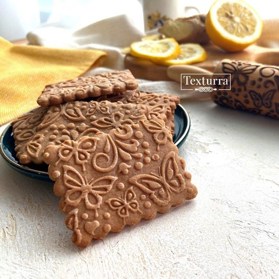 Скалка с узором Бабочки-красавицы