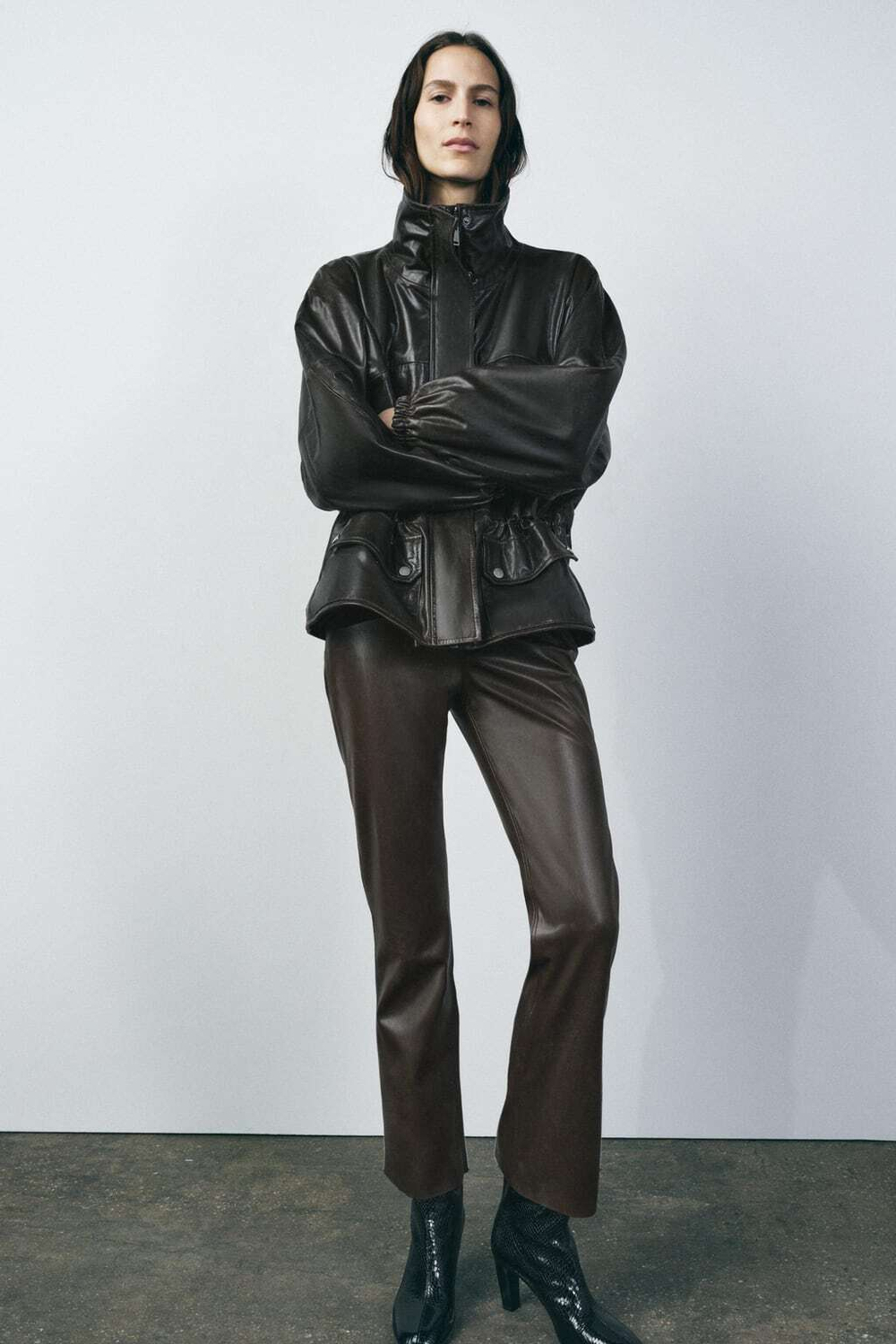 Укороченные брюки bootcut из искусственной кожи — zw collection