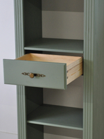 Витрина Сюзанна из сосны, эвкалипт