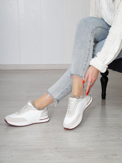 Кроссовки женские зимние