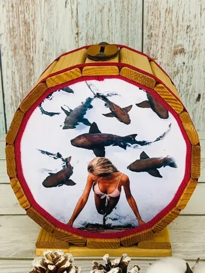 Копилка-бочка "Дельфины"