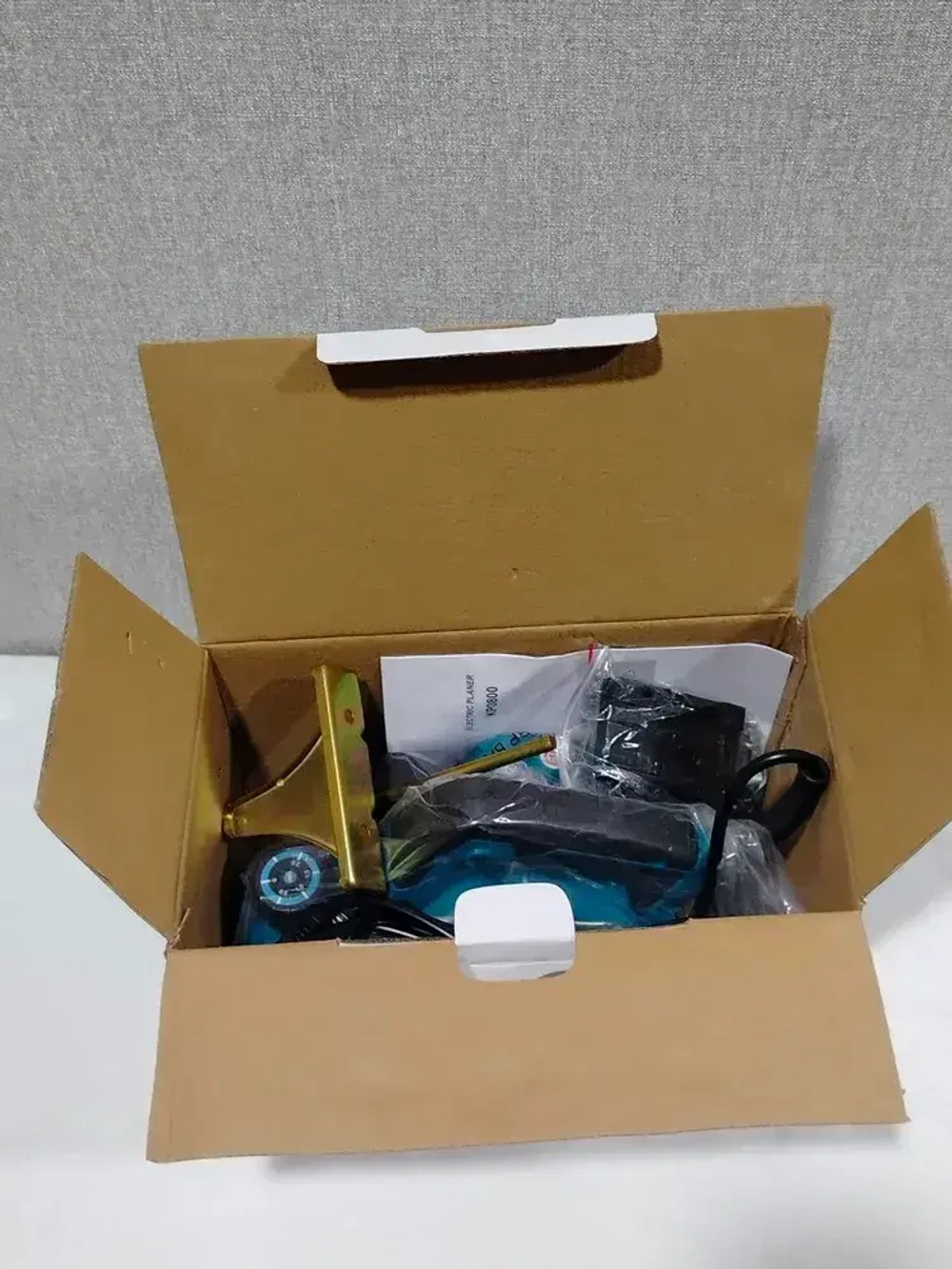 Электрорубанок Макита КР0800