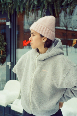 Худи на молнии укороченная из плюшевой ткани, серая