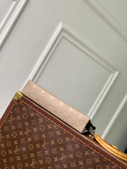 Louis Vuitton Pochette Voyage MM