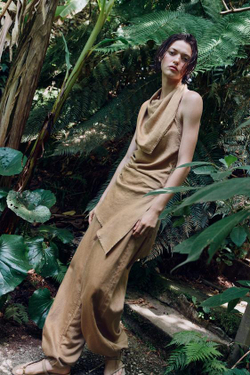 ZARA ЛЬНЯНОЙ ТОП АСИММЕТРИЧНОГО КРОЯ С ГОРЛОВИНОЙ ХАЛТЕР, ПЕСОЧНЫЙ