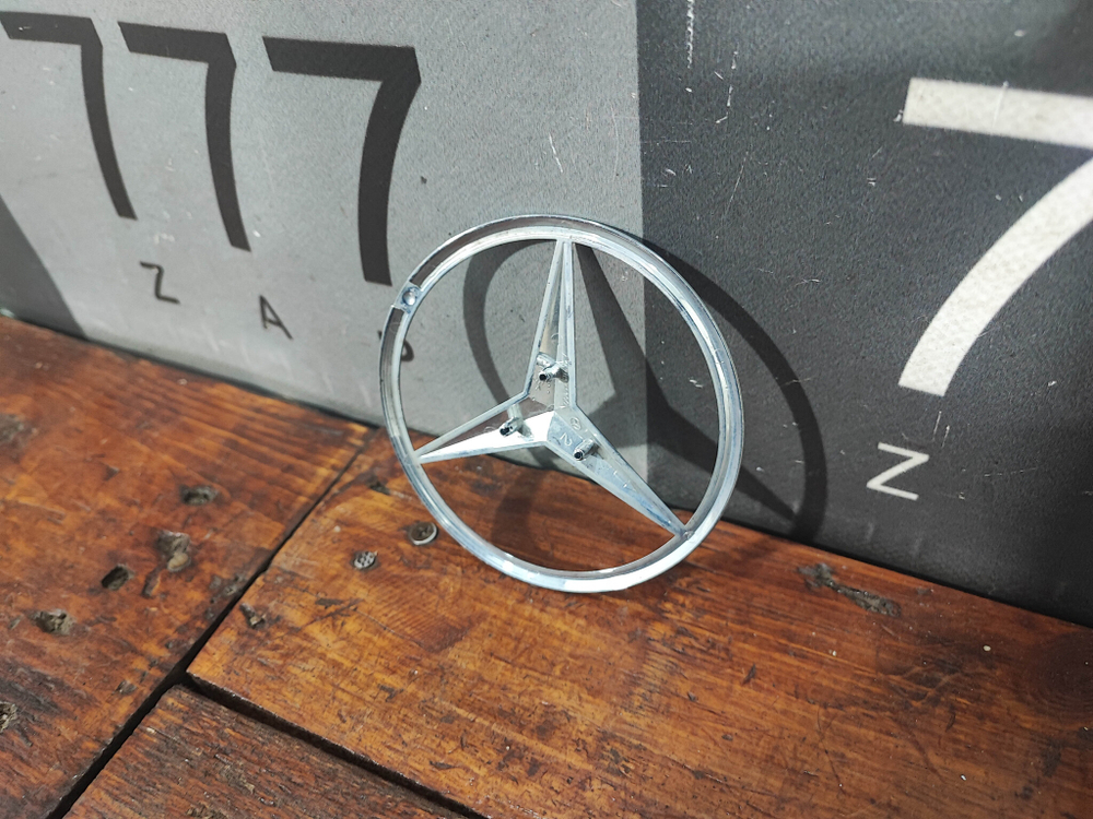 Эмблема крышки багажника Mercedes GLS (X167) 19-нв Б/У Оригинал A1678171300