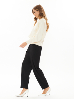 Женская трикотажная кофта молочная на молнии