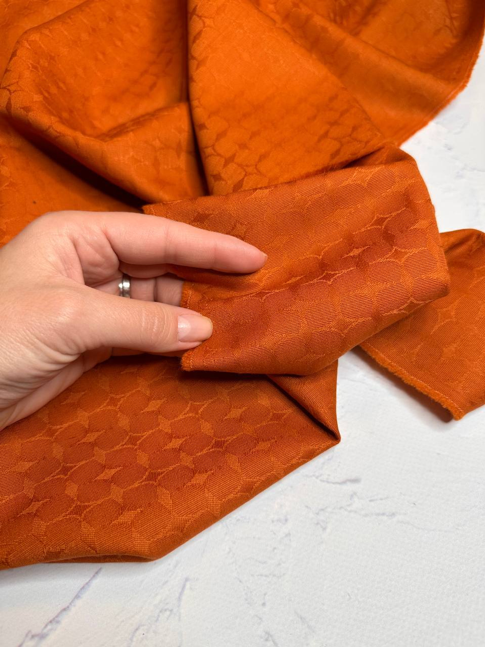 Костюмно-плательная однотонная жаккардовая шерсть с узором (COMME DES GARÇONS, 100%шерсть, Оранжевая охра, 142, 264 гр/м2)