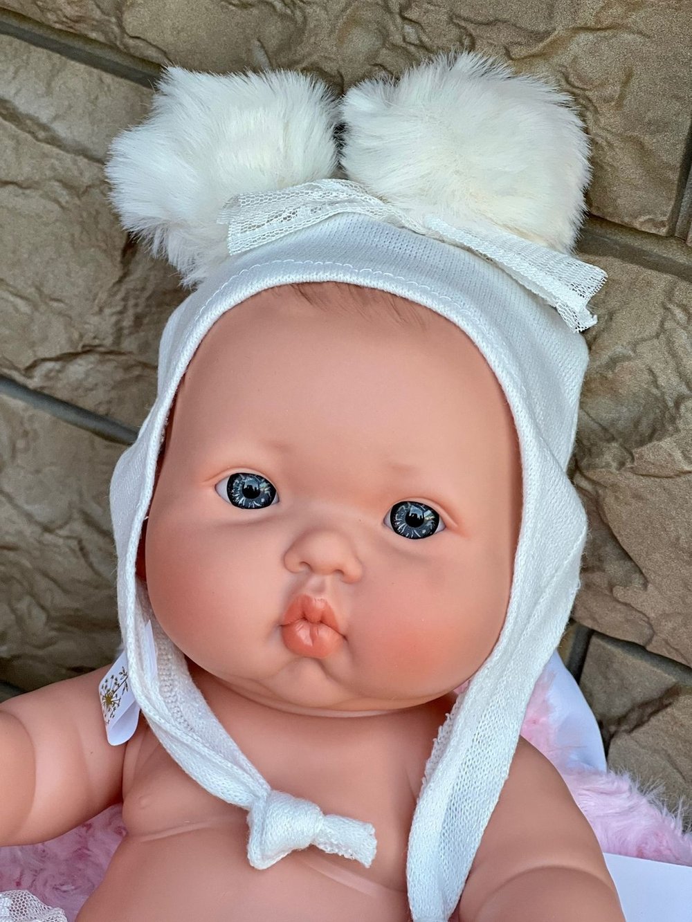 Кукла Marina and Pau 35cм Betty виниловая с подушкой (M350K)