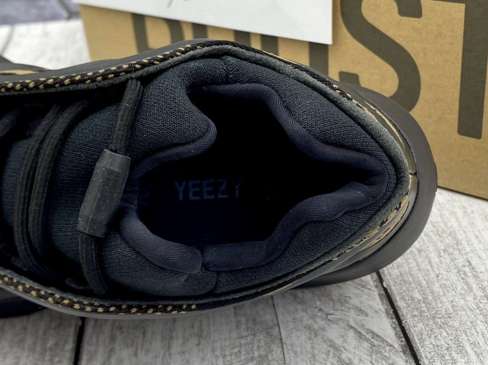 adidas Yeezy 700 V3 Clay Brown