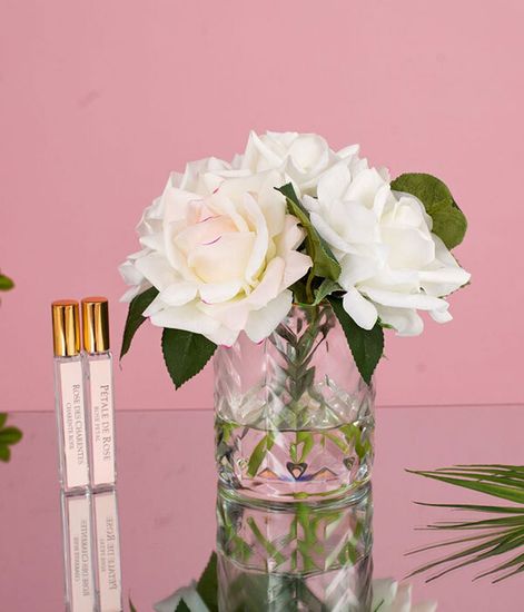 Букет белых роз в прозрачной вазе "ёлочка", Cote Noire