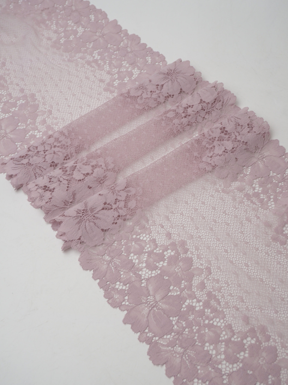 Эластичное кружево пудрово-лиловое ширина 22.5 см