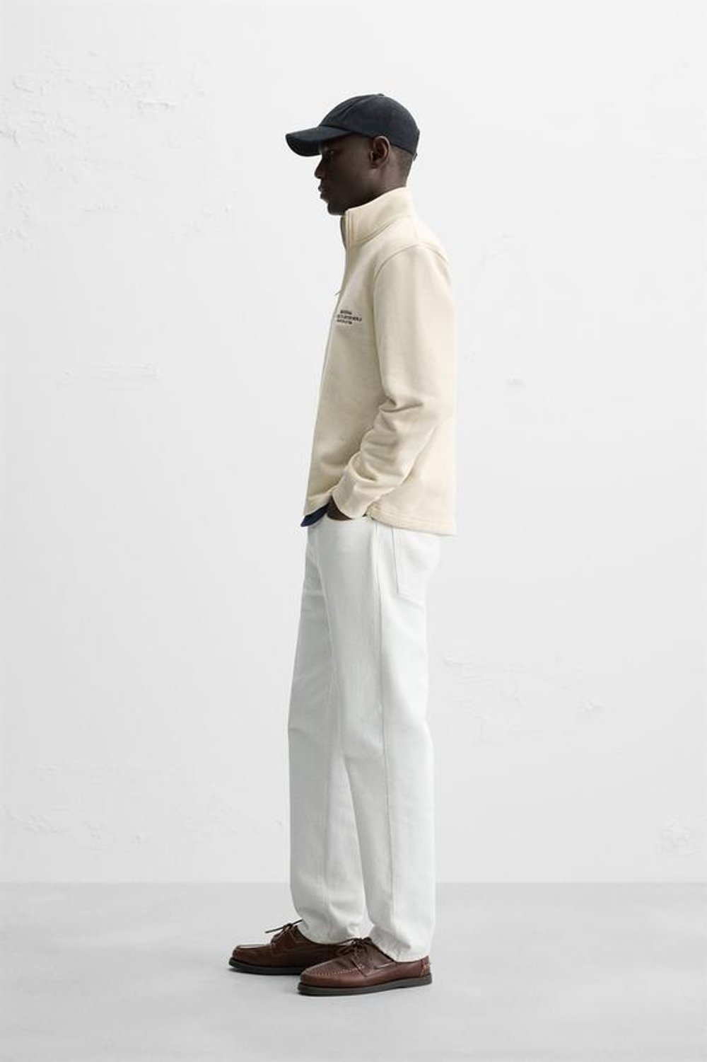 ZARA ТОЛСТОВКА С ВЫШИВКОЙ И ВОРОТНИКОМ НА МОЛНИИ, СВЕТЛО-БЕЖЕВЫЙ