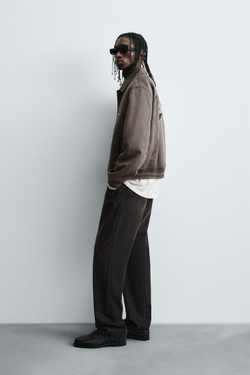 ZARA КУРТКА ИЗ ИСКУССТВЕННОЙ ЗАМШИ С НАШИВКАМИ И ВЫШИВКОЙ, СЕРО-КОРИЧНЕВЫЙ