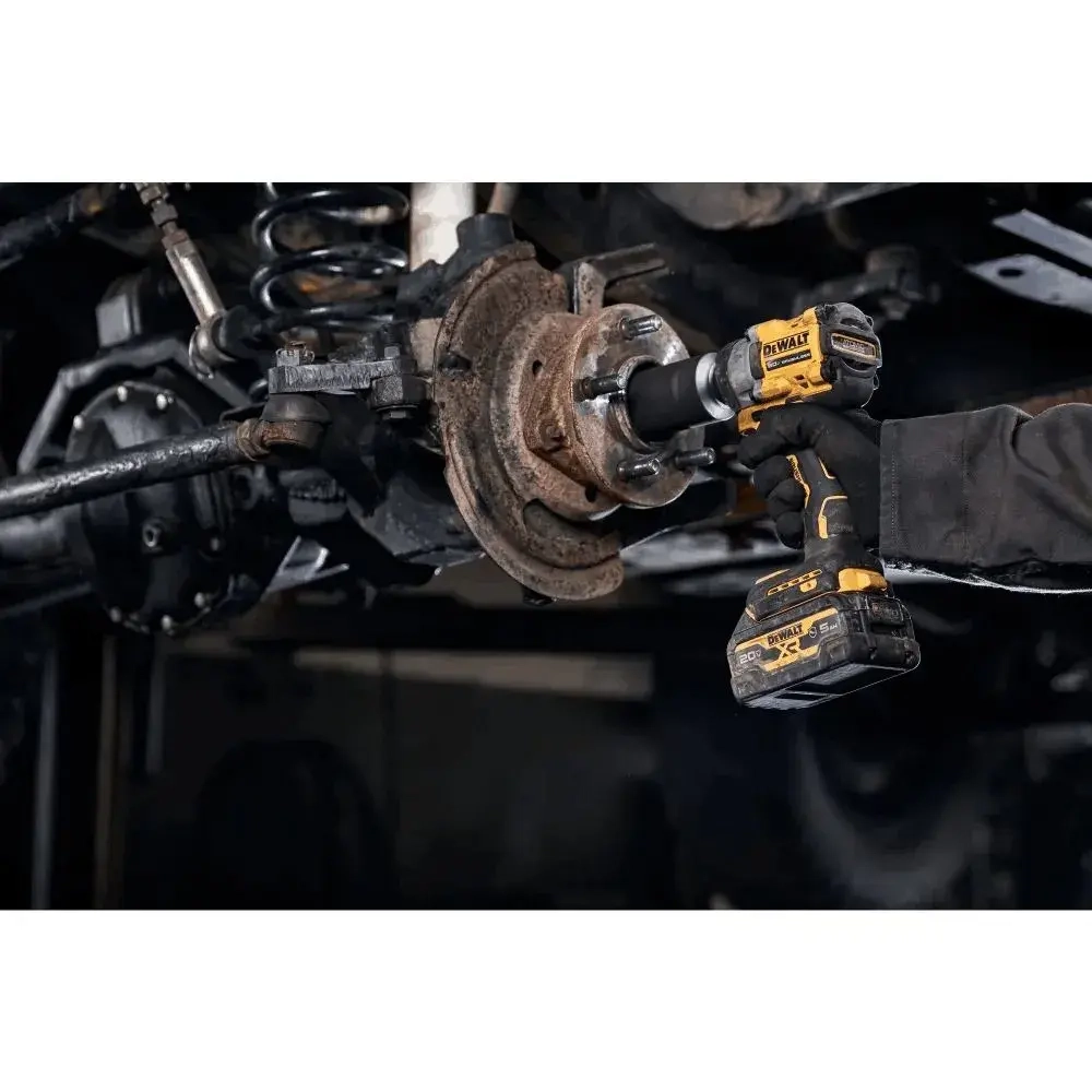 DEWALT Гайковерт аккумуляторный ударный DCF922NT 20B MAX , 3550 ударов в минуту,406/610 Нм.,Бесщеточный двигатель