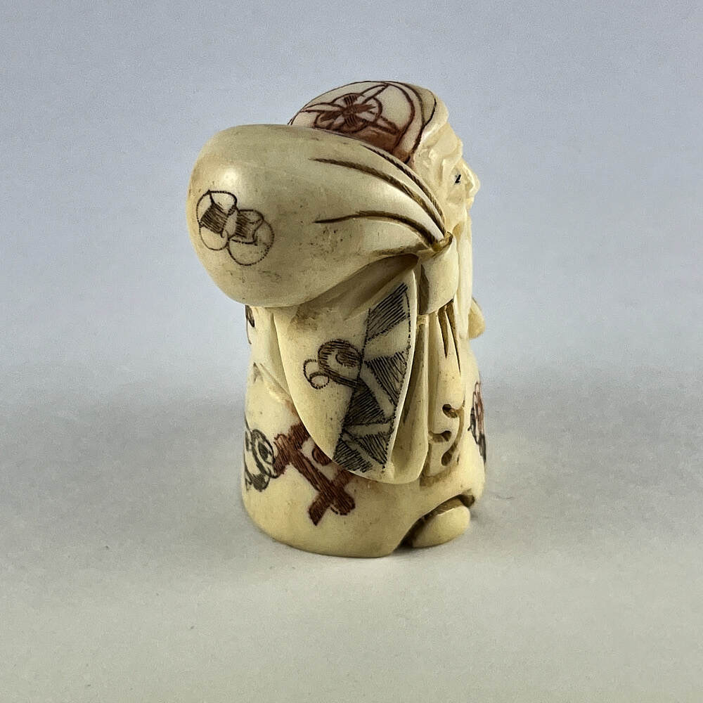 Статуэтка нэцкэ Бог Фукурокудзю с мешком риса и персиком