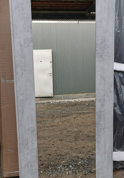 Входная металлическая дверь с зеркалом  Бункер BN-09  Дуб майдера горизонт с черной патиной/ зеркало   ФЛЗ-603 бетон светлый