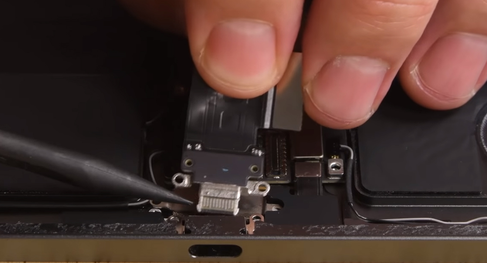 Замена разъема зарядки TYPE-C на MacBook Air 13 M2 (2022)