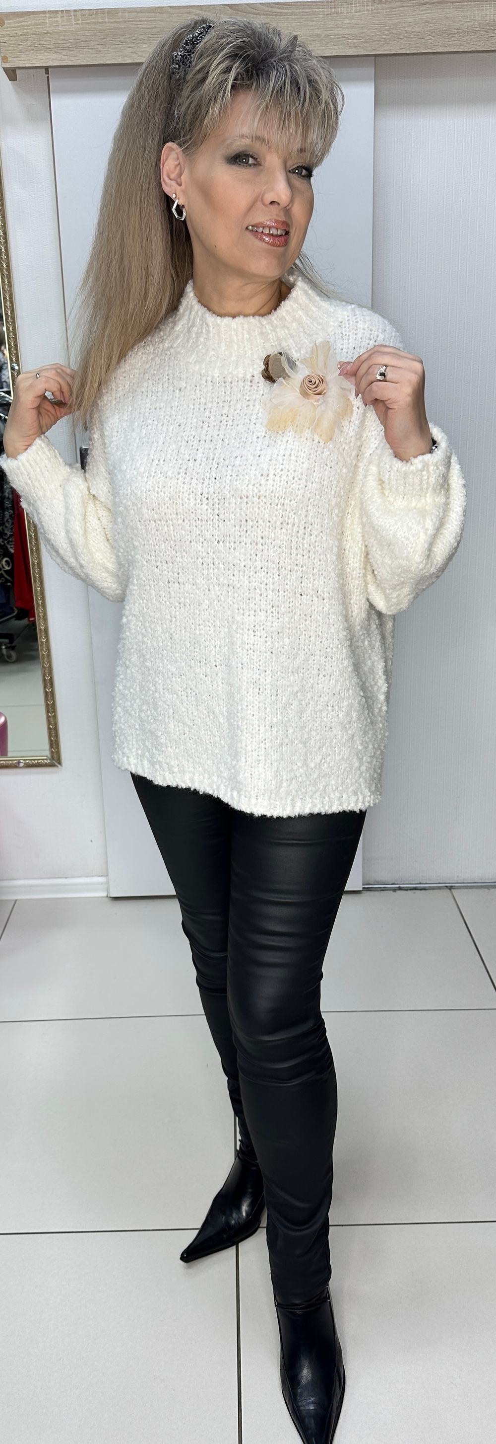 Белый буклированный джемпер