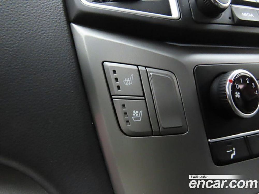 Hyundai The New Grand Starex Van 3-х местный (12.2020)