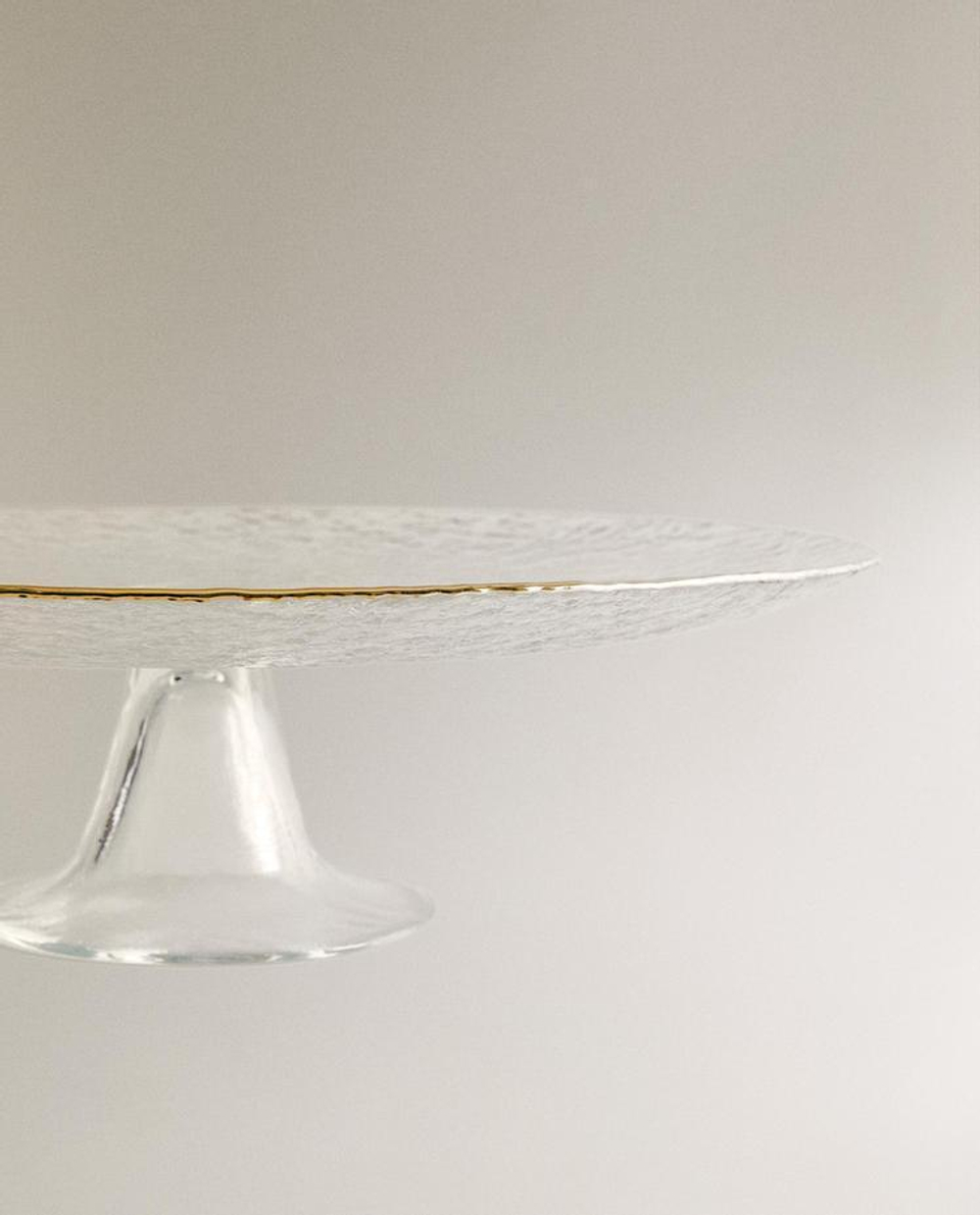 ZARA HOME БЛЮДО ИЗ СТЕКЛА С РЕЛЬЕФНЫМ УЗОРОМ И ЗОЛОТИСТОЙ КРОМКОЙ, ПРОЗРАЧНЫЙ