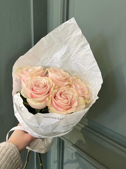 Моно букет из 5 роз сорта Пинк Мондиаль