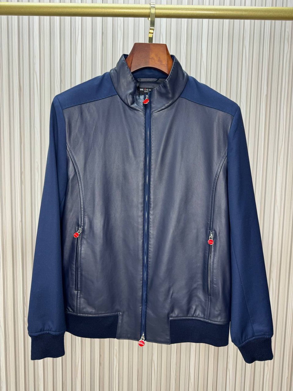 Кожаная куртка Kiton