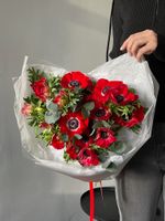 Букет из красных анемонов
